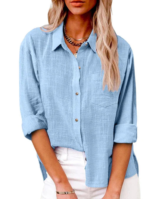 https://cdn.shopify.com/s/files/1/0646/2626/2284/files/Ancelina-_Lang_rmelige_Taschenbluse_Hellblau.webp?v=1740795473
