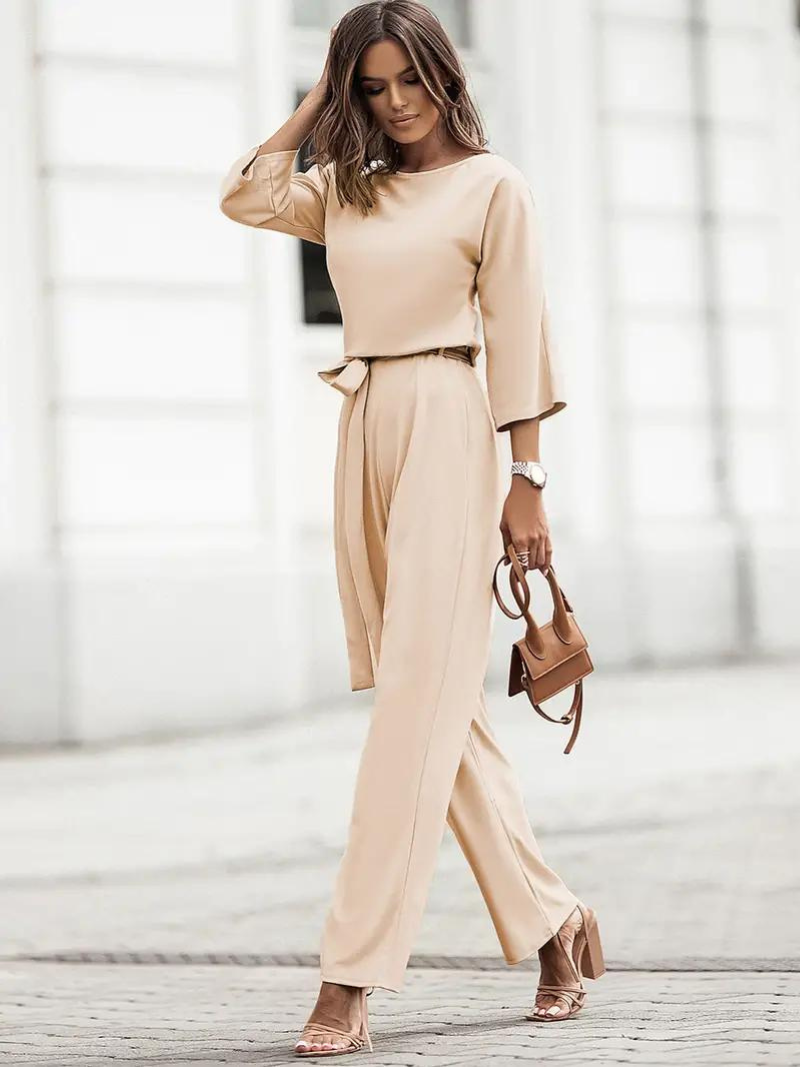 https://cdn.shopify.com/s/files/1/0646/2626/2284/files/Eleganter-Jumpsuit-mit-Gurtel-Dolman-Armel-weites-Bein-Damenbekleidung-Leyna-Moda-4_680372fe-db09-4e3c-83c4-f380affc4d3e.png?v=1740404668