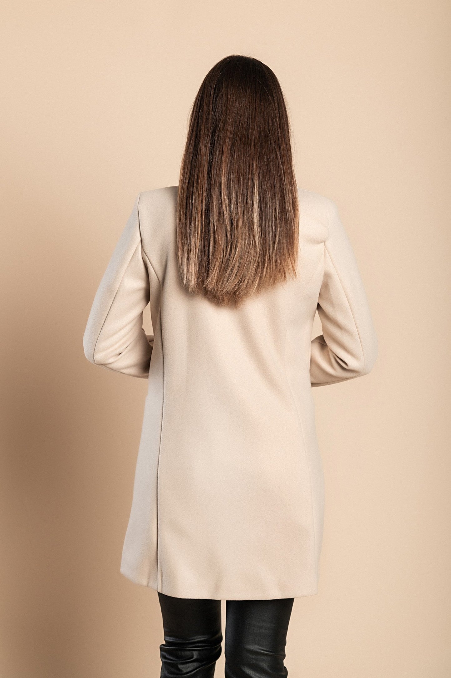 Emilia-Schicker Damenmantel mit Einknopfverschluss und modernem Schnitt