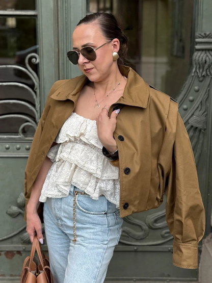 Vivica – Schicke Kurzjacke mit Faltenbesatz und Einreiher-Design