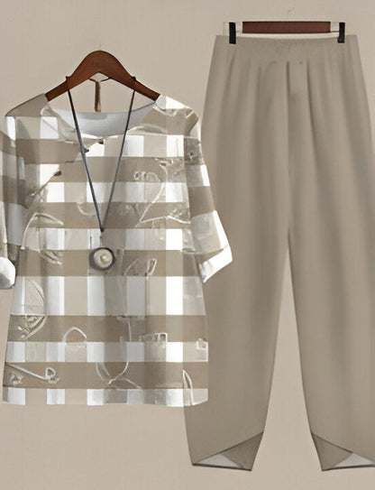 https://cdn.shopify.com/s/files/1/0646/2626/2284/files/Arabela-_L_ssiges_Outfit_Khaki.jpg?v=1740784374