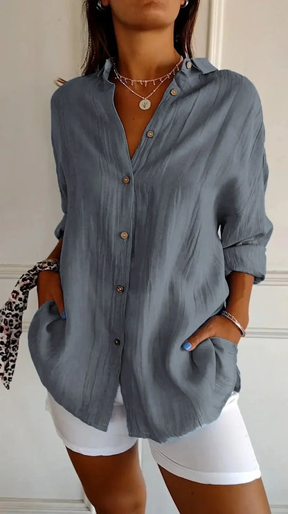 https://cdn.shopify.com/s/files/1/0646/2626/2284/files/Asella-_Elegantes_Shirt_mit_Faltenfrisur_Grau.webp?v=1740786689