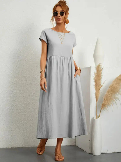 https://cdn.shopify.com/s/files/1/0646/2626/2284/files/Cecilia-Maxikleid-Lassiges-lockeres-Kleid-fur-den-Sommer-Leyna-Moda-11.webp?v=1740404830