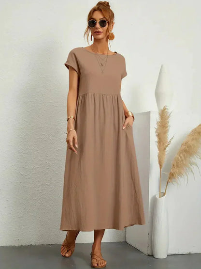 https://cdn.shopify.com/s/files/1/0646/2626/2284/files/Cecilia-Maxikleid-Lassiges-lockeres-Kleid-fur-den-Sommer-Leyna-Moda-5.webp?v=1740404830