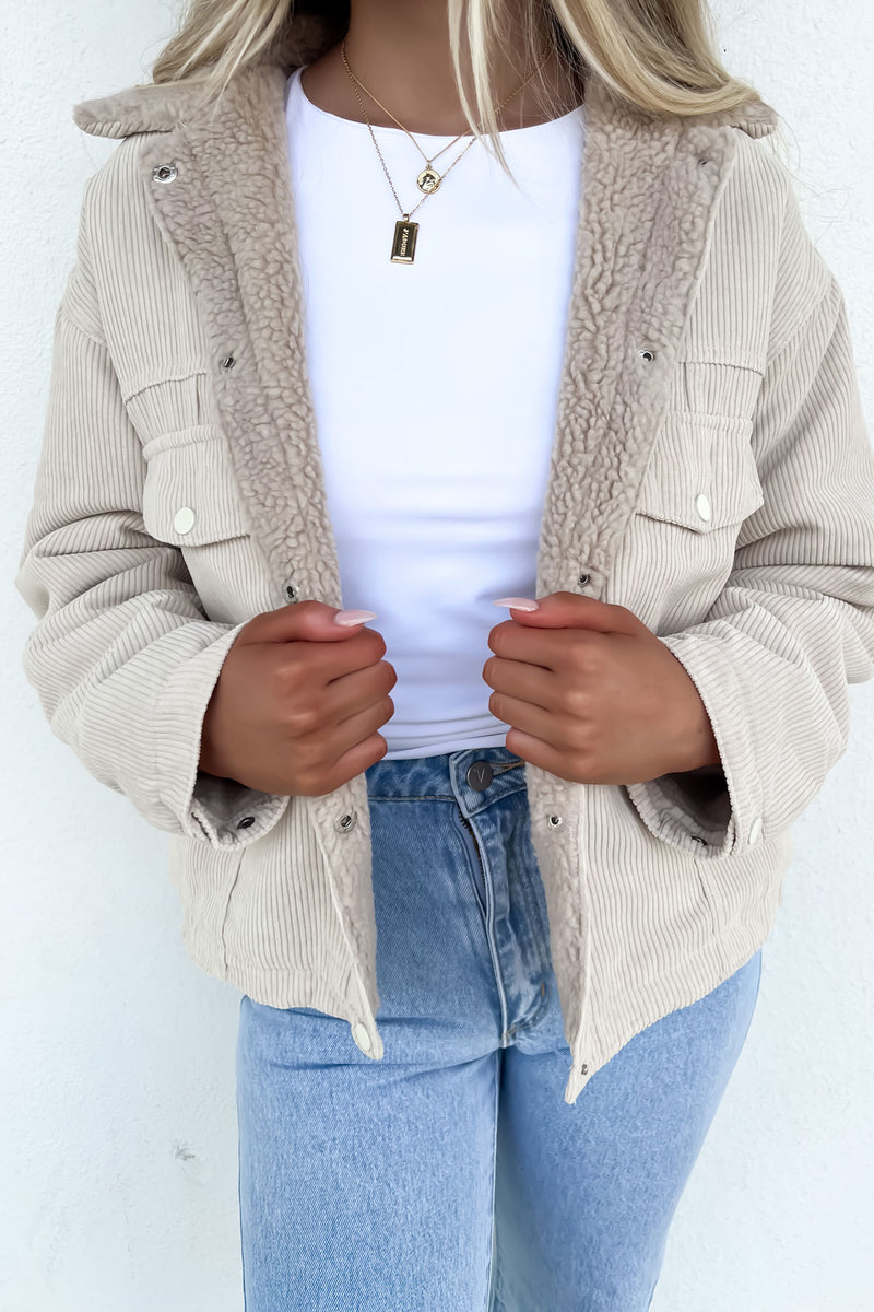 Delphine-Elegante beigefarbene Damenjacke mit Knopfverschluss