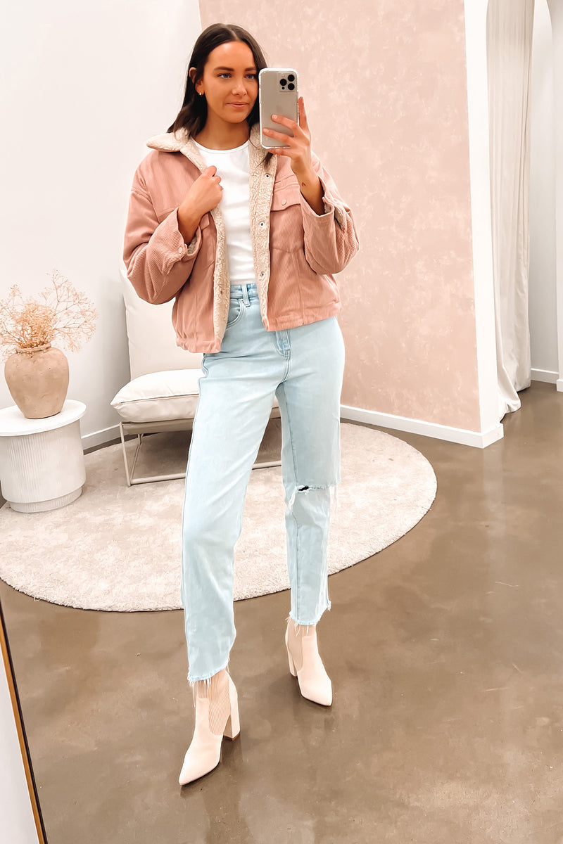 Delphine-Elegante beigefarbene Damenjacke mit Knopfverschluss