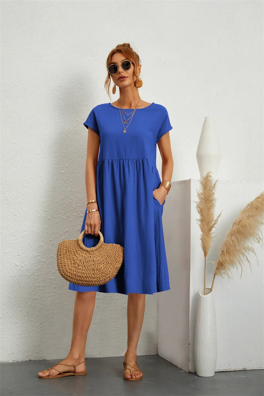 https://cdn.shopify.com/s/files/1/0646/2626/2284/files/Jette_-_Damen_elegantes_Kleid_Blau.jpg?v=1740464412