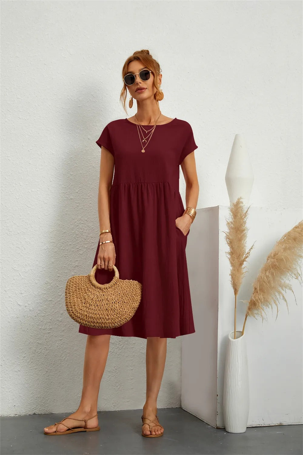 https://cdn.shopify.com/s/files/1/0646/2626/2284/files/Jette_-_Damen_elegantes_Kleid_Burgundsch.jpg?v=1740464493