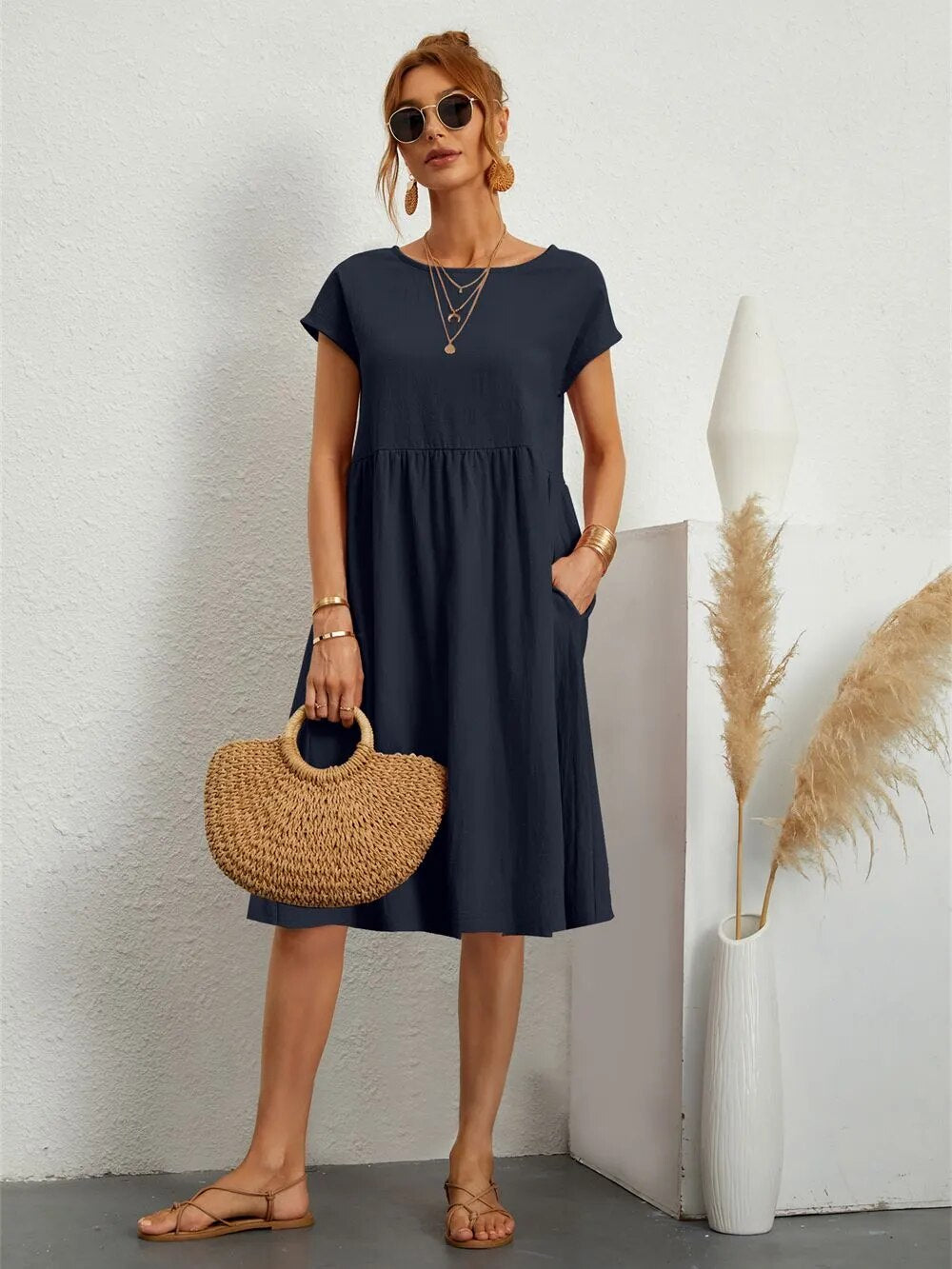 https://cdn.shopify.com/s/files/1/0646/2626/2284/files/Jette_-_Damen_elegantes_Kleid_Marineblau.jpg?v=1740464594
