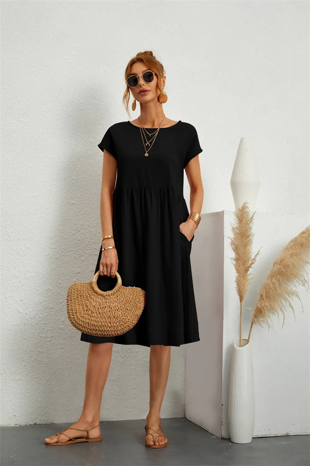 https://cdn.shopify.com/s/files/1/0646/2626/2284/files/Jette_-_Damen_elegantes_Kleid_Schwarz.jpg?v=1740464348