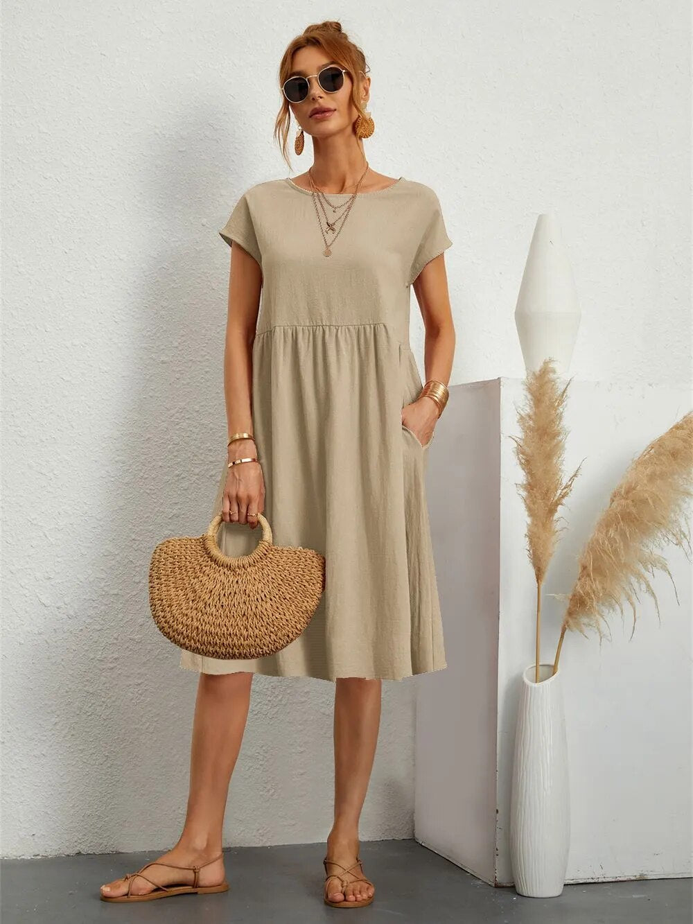 https://cdn.shopify.com/s/files/1/0646/2626/2284/files/Jette_-_Damen_elegantes_Kleid_khaki.jpg?v=1740464245