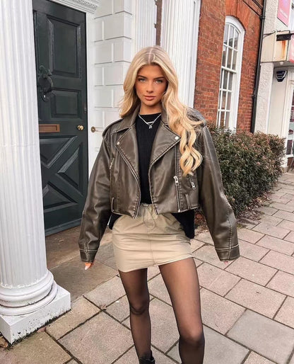 Sieglinde |  Klassische, taillierte Lederjacke in Cropped-Länge mit modernem asymmetrischem Reißverschluss