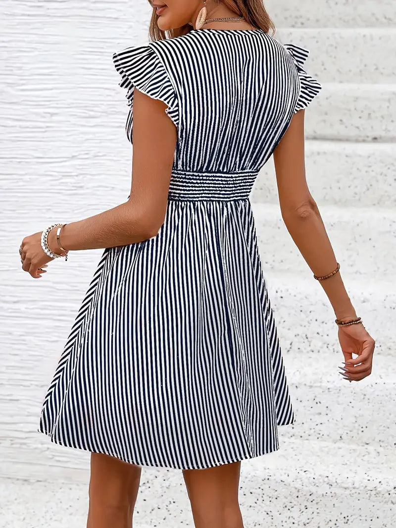 Yelena- Gestreiftes Kleid mit gerafftem Halsausschnitt und geraffter Taille